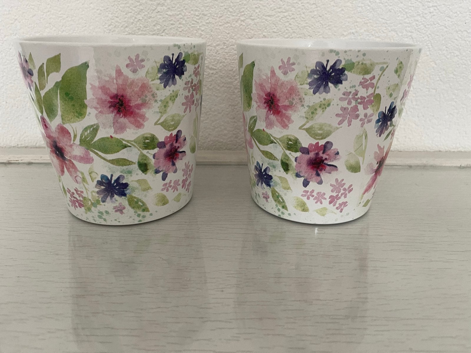 Set van 2 bloempotten met bloemenprint, Tuin en Terras, Bloempotten, Ophalen, Rond, Binnen, Zo goed als nieuw