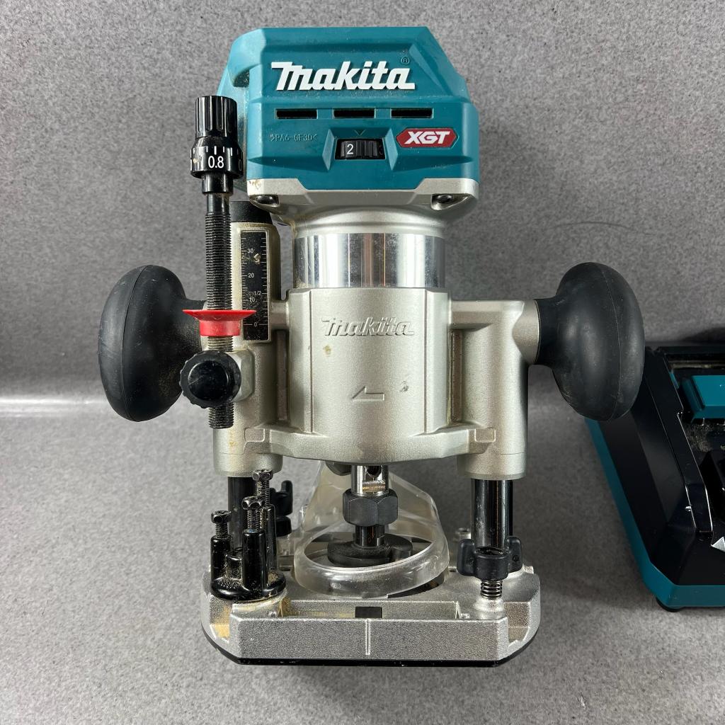 Makita RT001G Bovenfrees op accu | 4.0Mah, lader | 404553, Doe-het-zelf en Verbouw, Gereedschap | Freesmachines, Gebruikt, Accu