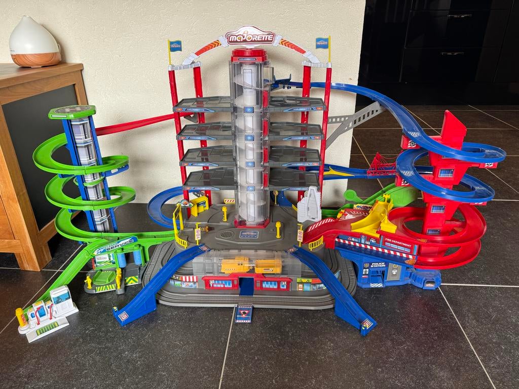 Majorette XL Autogarage met Liften en Treinbaan, Kinderen en Baby's, Speelgoed | Racebanen, Zelf te bouwen, Elektrisch, Ophalen