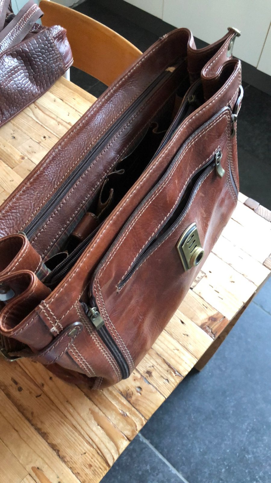 Leren aktetas / boekentas / laptop, Ophalen, Bruin, Aktetas of Boekentas, 40 tot 50 cm