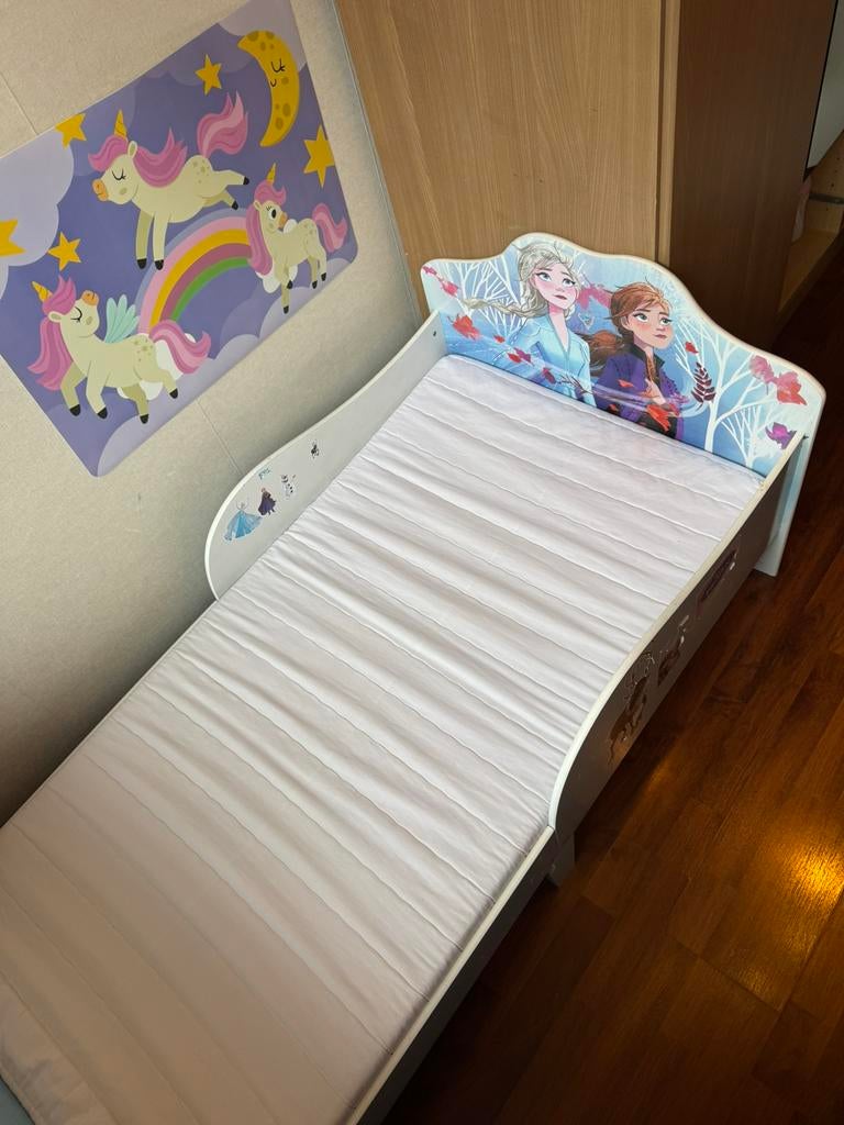 Kinder bed + matras, Kinderen en Baby's, Kinderkamer | Bedden, Ophalen of Verzenden, Zo goed als nieuw, 180 cm of meer, 85 tot 100 cm