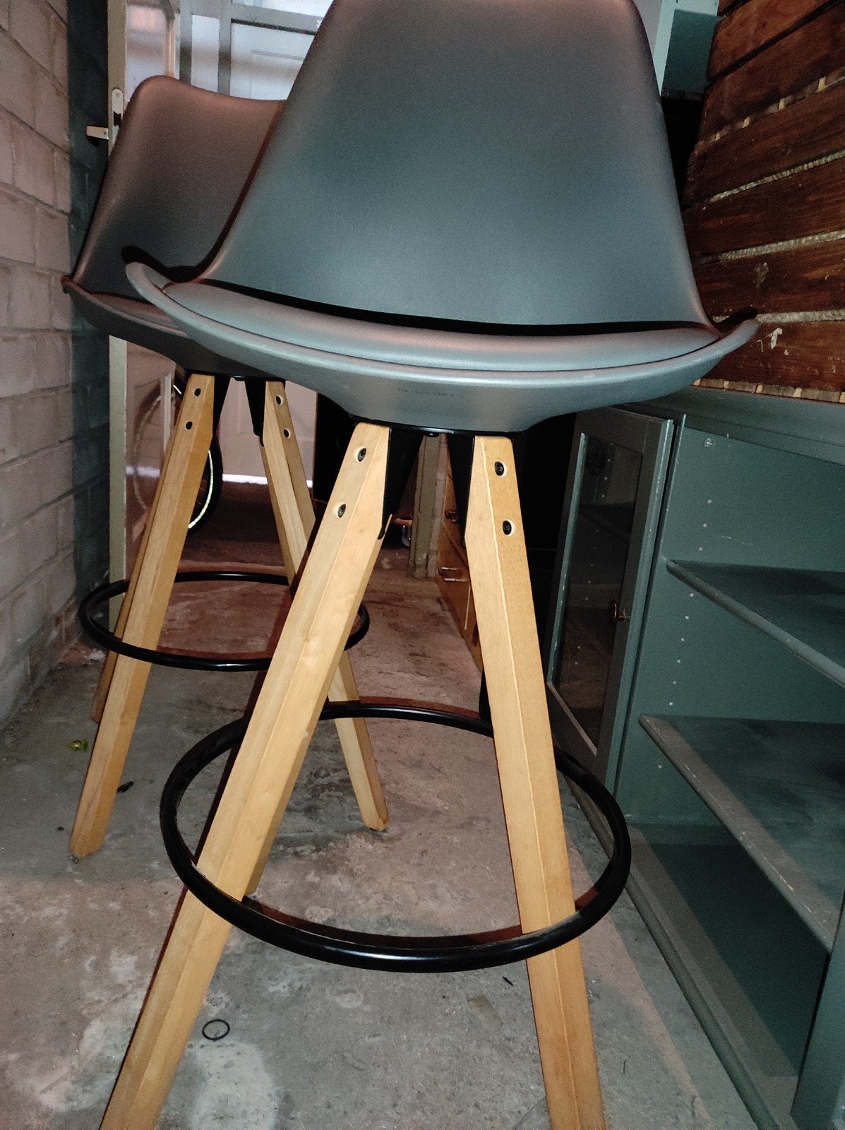 Barkrukken 2 stuks, 2 krukken, Ophalen, Zo goed als nieuw, 60 tot 90 cm