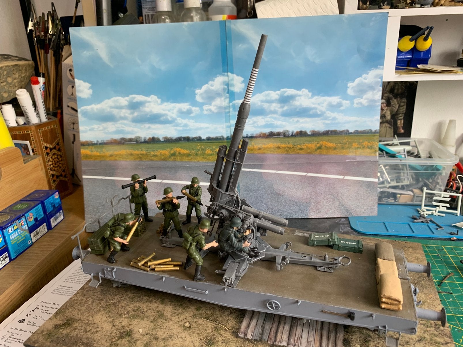 8,8 mm anti vliegtuig treinwagen met figuren schaal 1:35, Gebruikt, Tank, 1:32 tot 1:50, Ophalen of Verzenden