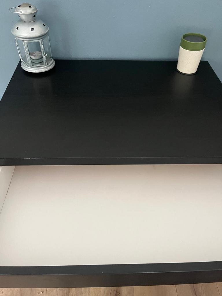 Zwart bureau met lade - Modern en compact (Ikea Micke), Ophalen, Zo goed als nieuw