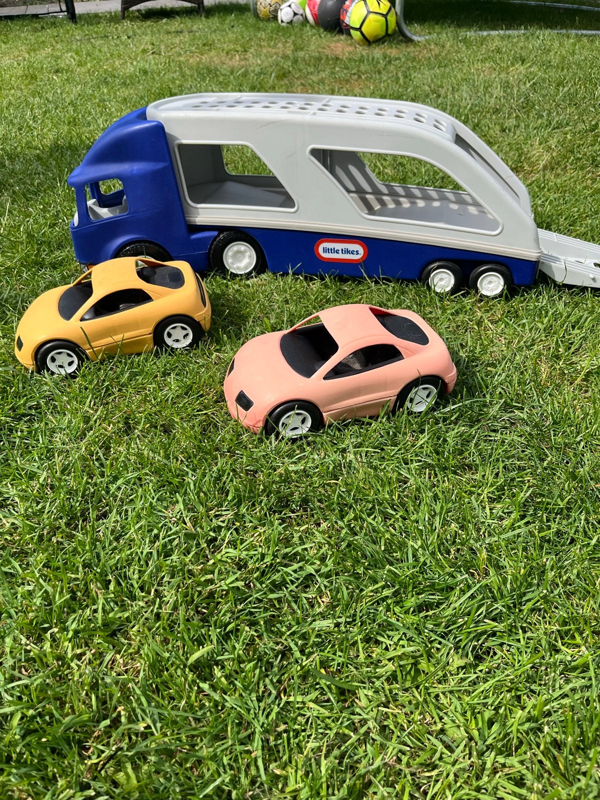 Kinderspeelgoed little tikes oplegger met twee auto's, Ophalen, Gebruikt