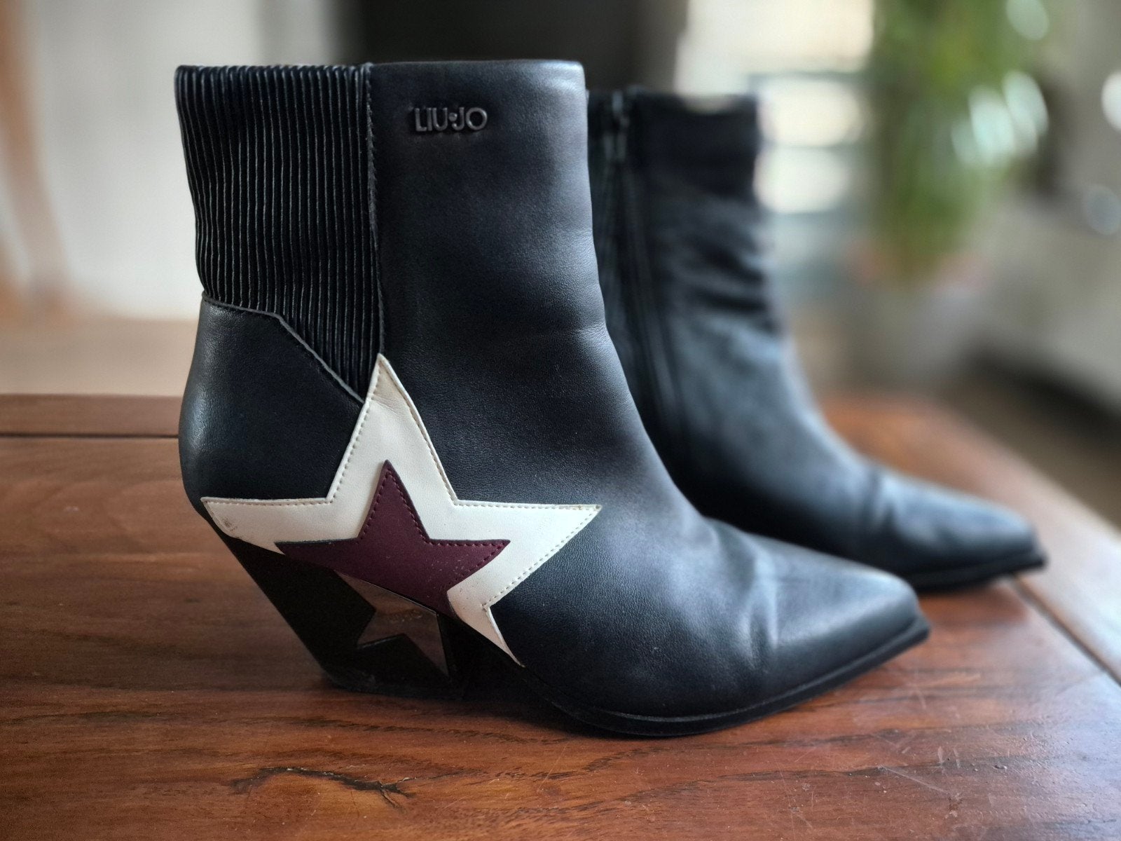 Liu Jo Enkellaarzen met Sterdetail - Maat 39, Kleding | Dames, Liu Jo, Zwart, Lage of Enkellaarzen, Ophalen of Verzenden