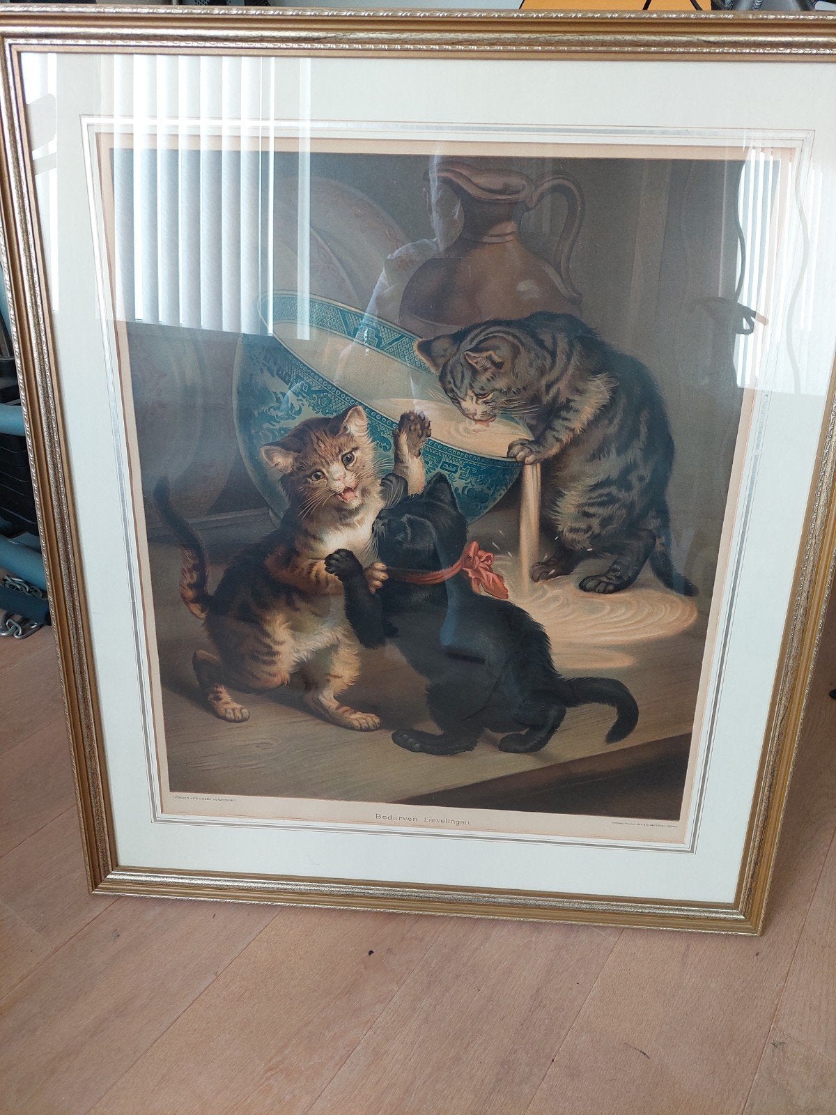 Antieke print 'Bedorven Lievelingen' met katten, Gebruikt, Ophalen of Verzenden, Print, 75 – 100