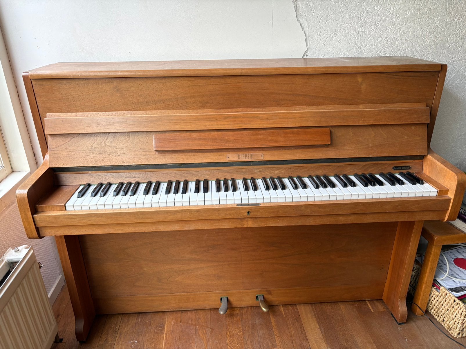 Rippen piano met kruk, Ophalen, Zo goed als nieuw, Bruin, Piano