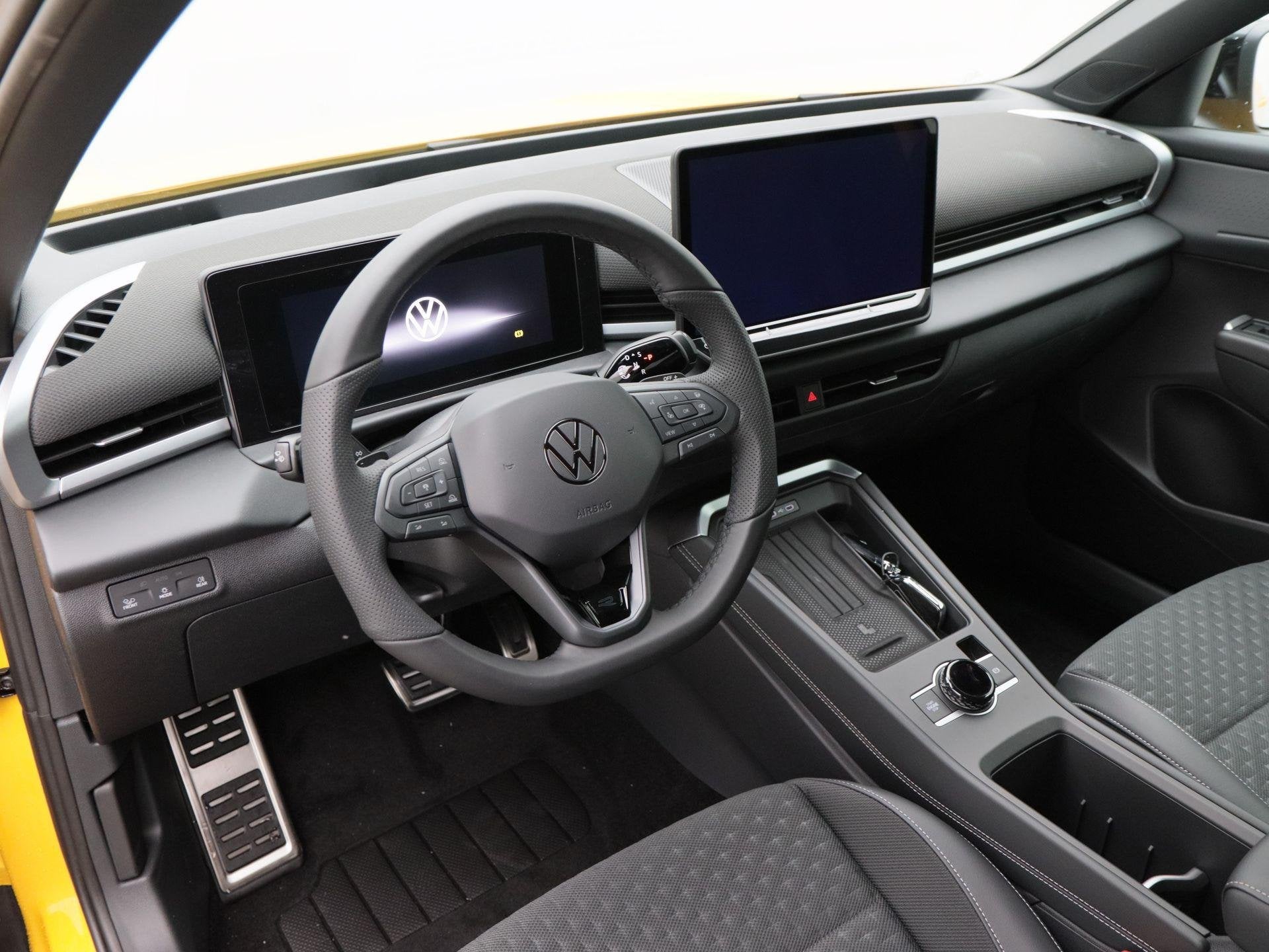 Volkswagen T-Roc R-Line First Edition 1.5 eTSI 150 PK | Trek, 1374 kg, 1498 cc, 150 pk, Zwart