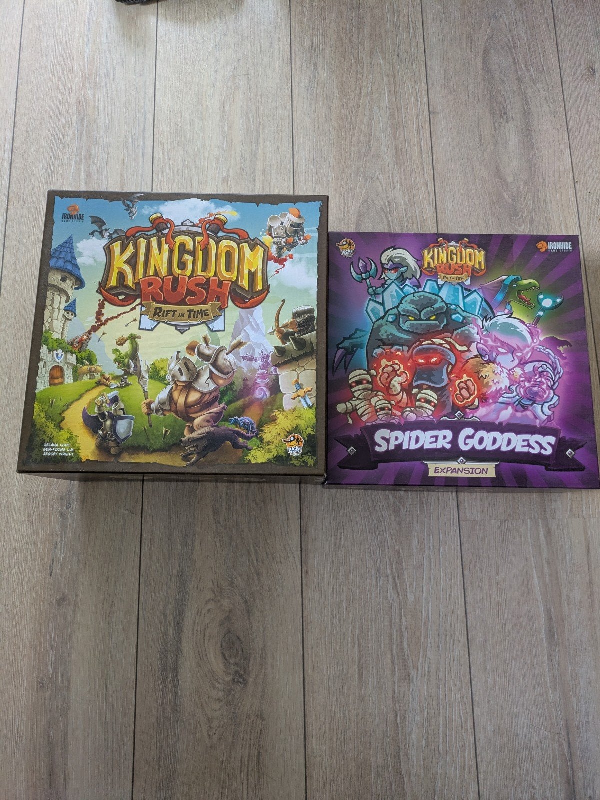 Kingdom Rush Rift in Time + Spider Goddess Uitbreiding, Een of twee spelers, Ophalen of Verzenden, Zo goed als nieuw, Lucky Duck Games