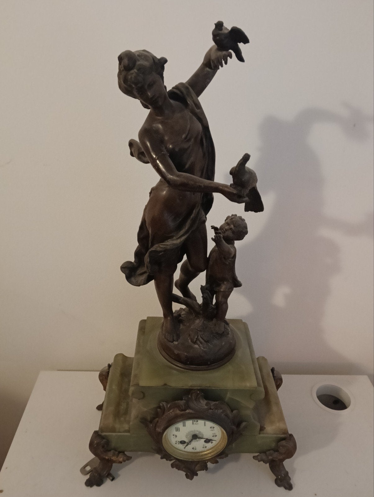Antieke bronzen klok met beeld van vrouw en kind, Ophalen
