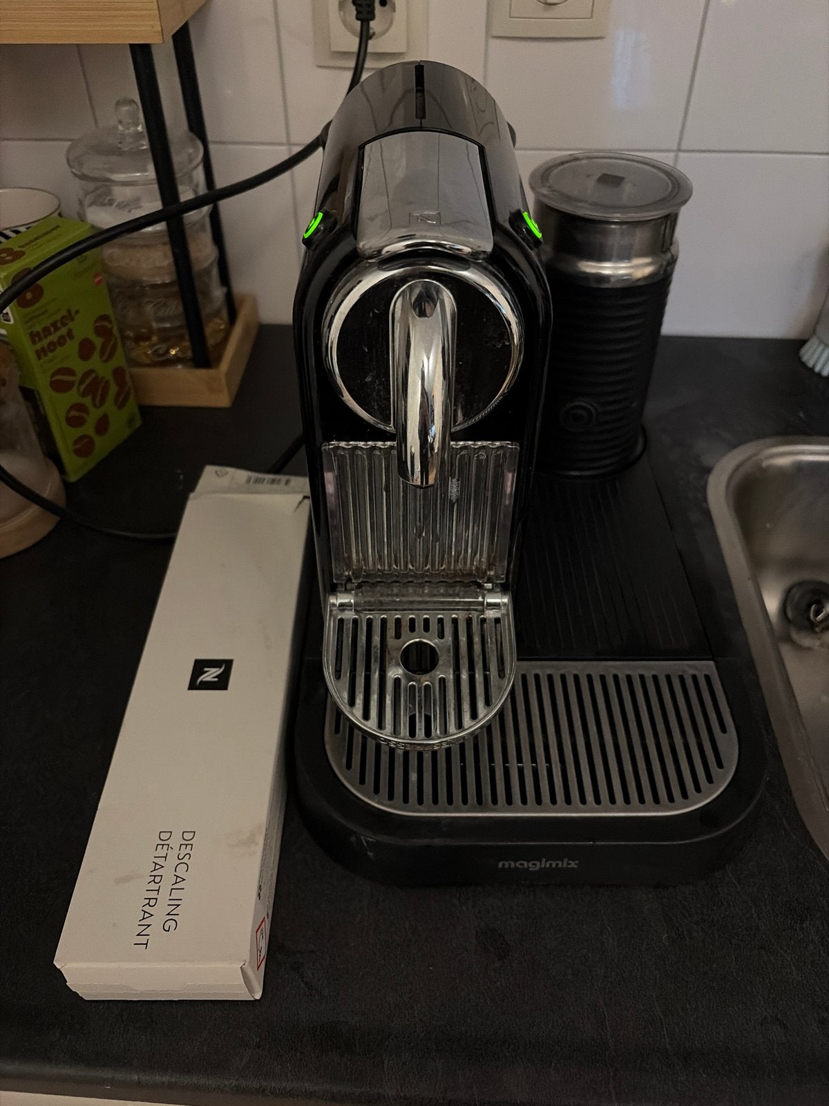 Nespresso Magimix koffiezetapparaat met melkopschuimer (defe, Ophalen, Niet werkend, Koffiemachine, Koffiepads en cups