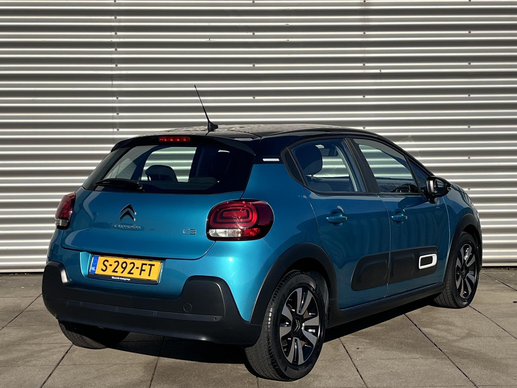 Citroen C3 1.2 PureTech C-Series 110 PK | Navigatie | Parkee, Voorwielaandrijving, Dealer onderhouden, Euro 6, 1199 cc