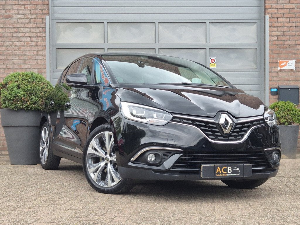 Renault Scénic 1.3 TCe Intens Panoramadak/Trekhaak/20" Velg, Voorwielaandrijving, 4 cilinders, Leder en Stof, Zwart