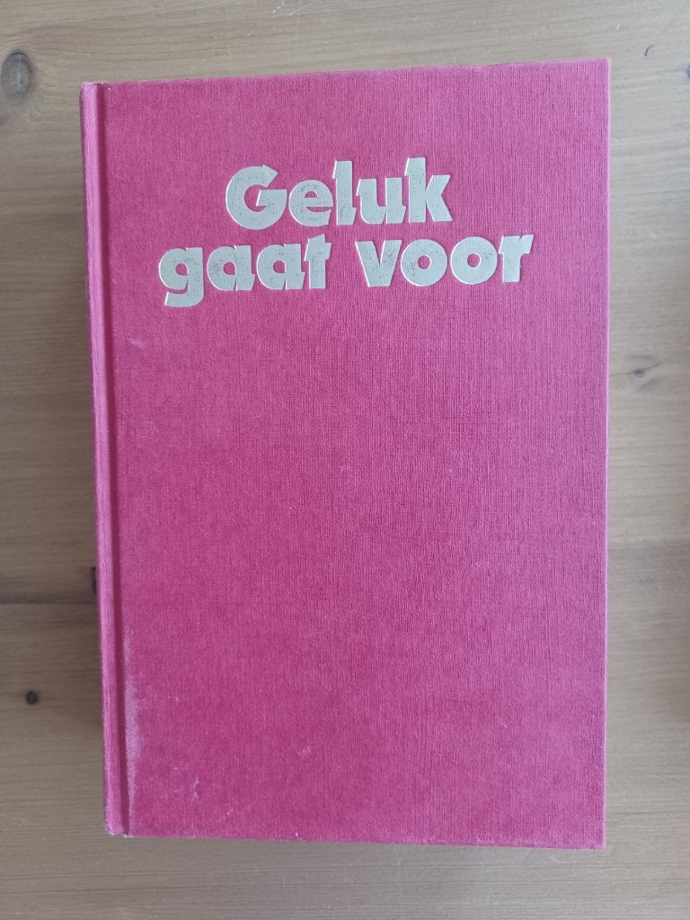 Geluk gaat voor - romanvierling, Boeken, Romans, Gelezen, Ophalen of Verzenden, Nederland, A.de Graaf/J.Burgers-Drost/Tj.Veenstra/N.Schuttevaer-Velthuys
