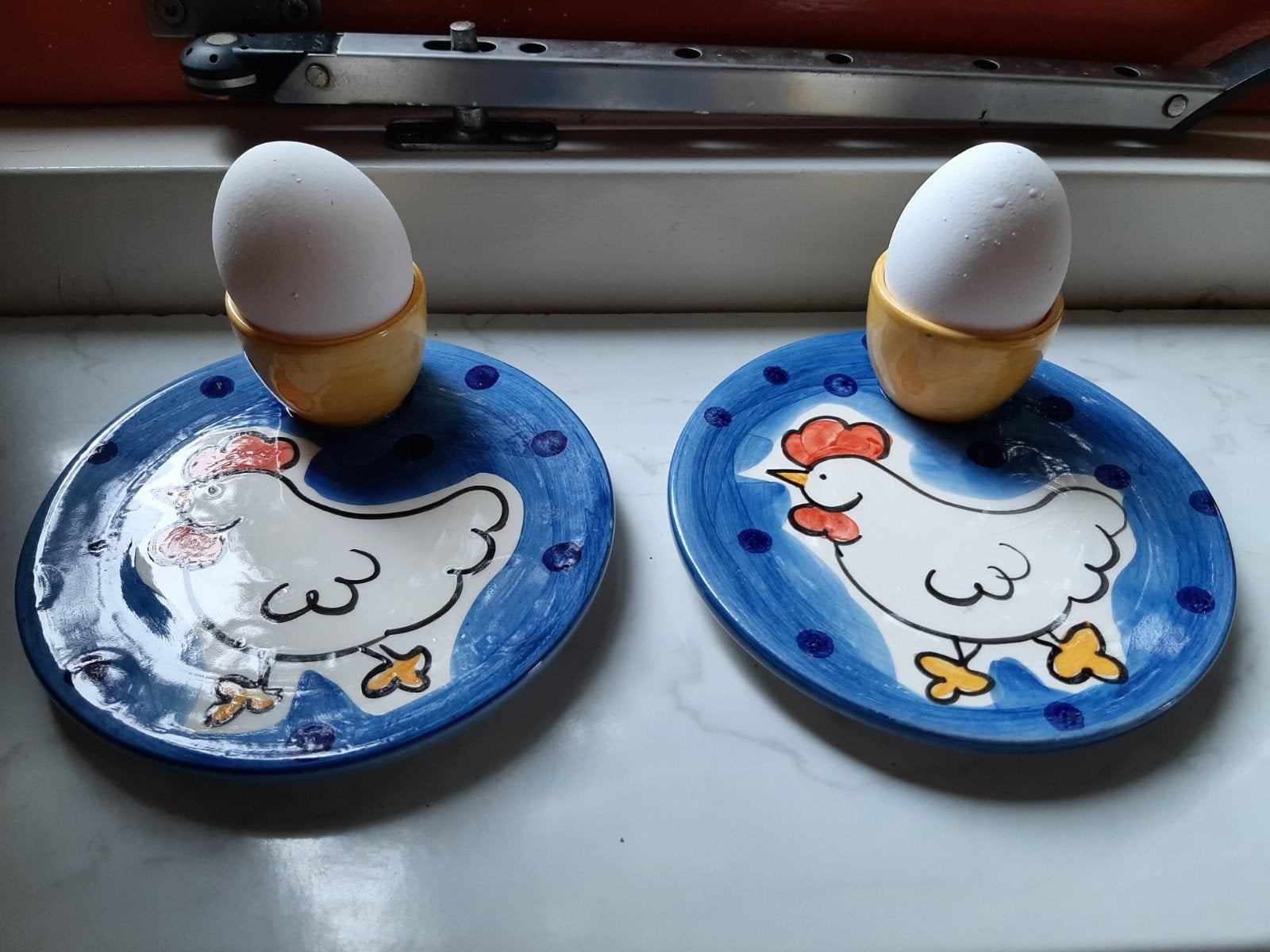 Kip eierdop met bord 2x pasen, Ophalen of Verzenden