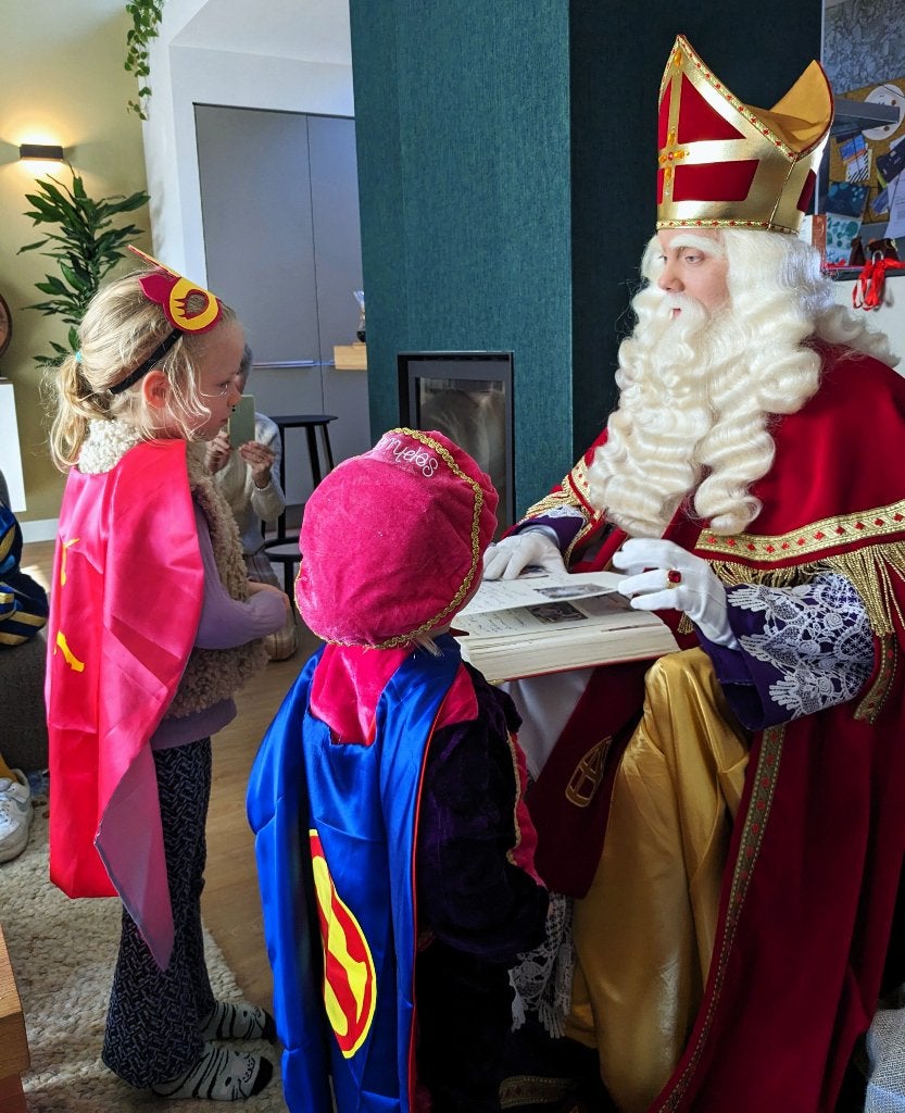 Sinterklaas & Roetveegpieten huren Zwolle🎁 Sint pedagoog🥰, Ophalen