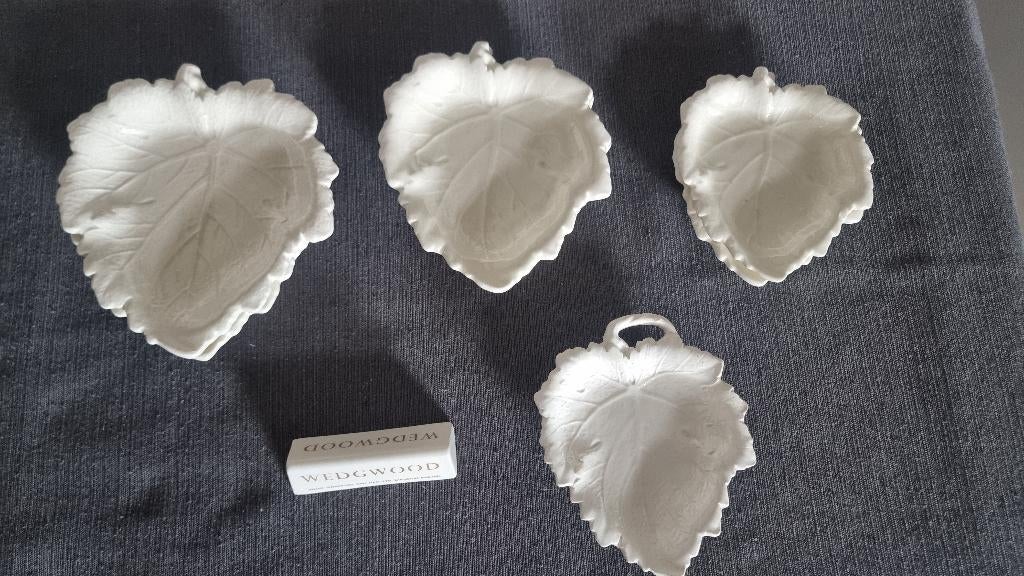Wedgwood edme leaf petit four schaaltjes, Ophalen of Verzenden, Wedgwood, Aardewerk, Schaal of Schalen