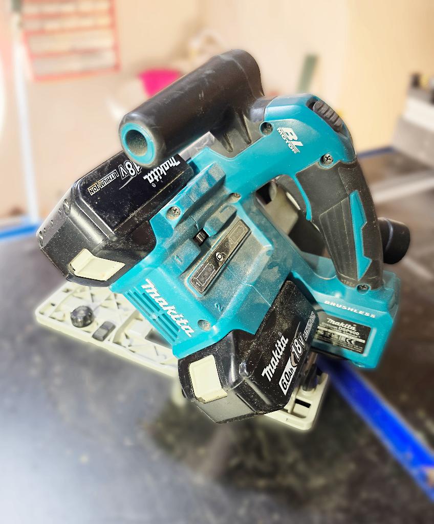 Invalzaag Makita DSP600ZJ Accu + 2x 6Ah 18 V accu's, Doe-het-zelf en Verbouw, Invalzaag, Ophalen of Verzenden, Zo goed als nieuw