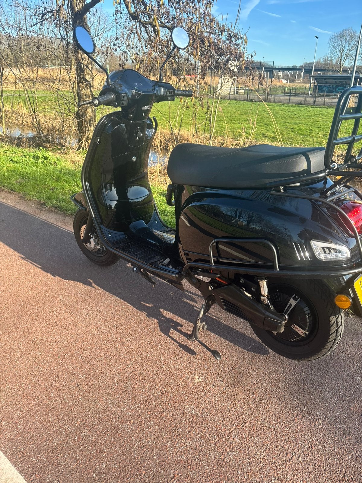 Mi inferno - vespa look zwarte scooter, Ophalen, Zo goed als nieuw, Elektrisch