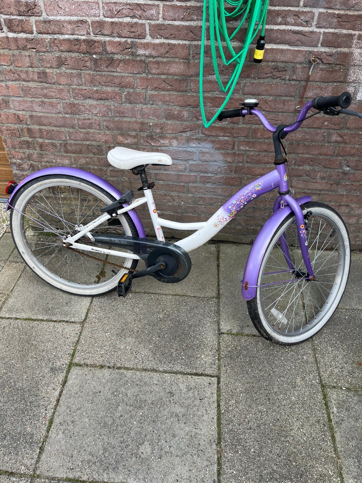 Meisjesfiets 24 inch, paars/wit, met handrem, Ophalen, Velgrem, Handrem, Gebruikt