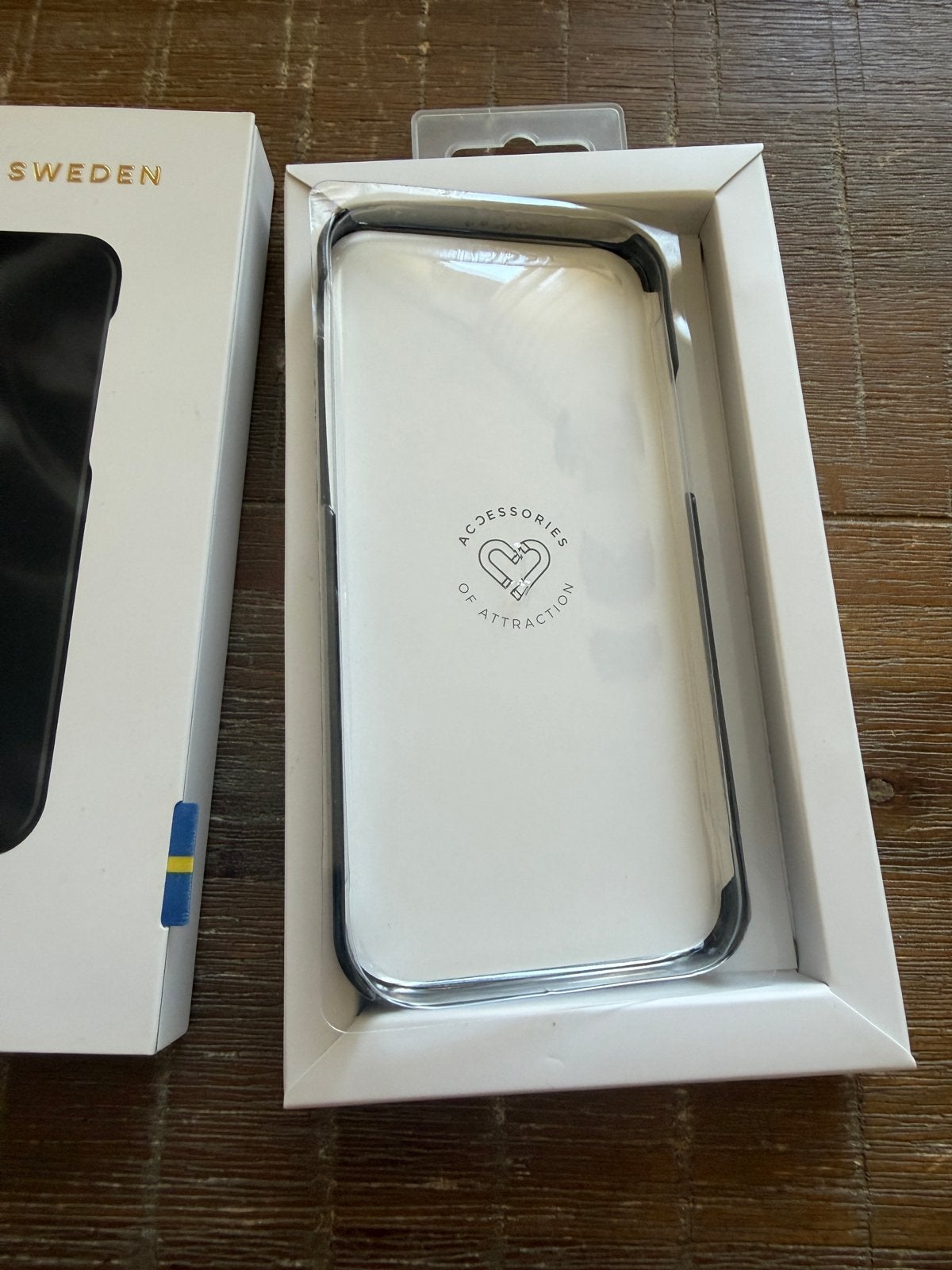 iDEAL of Sweden Black Satin hoesje iPhone 12/12 Pro, Telecommunicatie, Zwart, Nieuw, Ophalen of Verzenden, IPhone 12