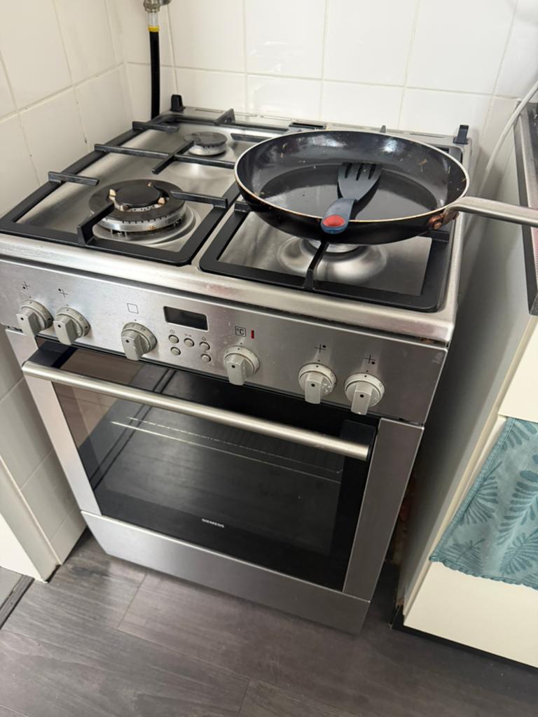 Gasfornuis en oven, Witgoed en Apparatuur, Fornuizen, Gebruikt, Gas, Vrijstaand, 85 tot 90 cm