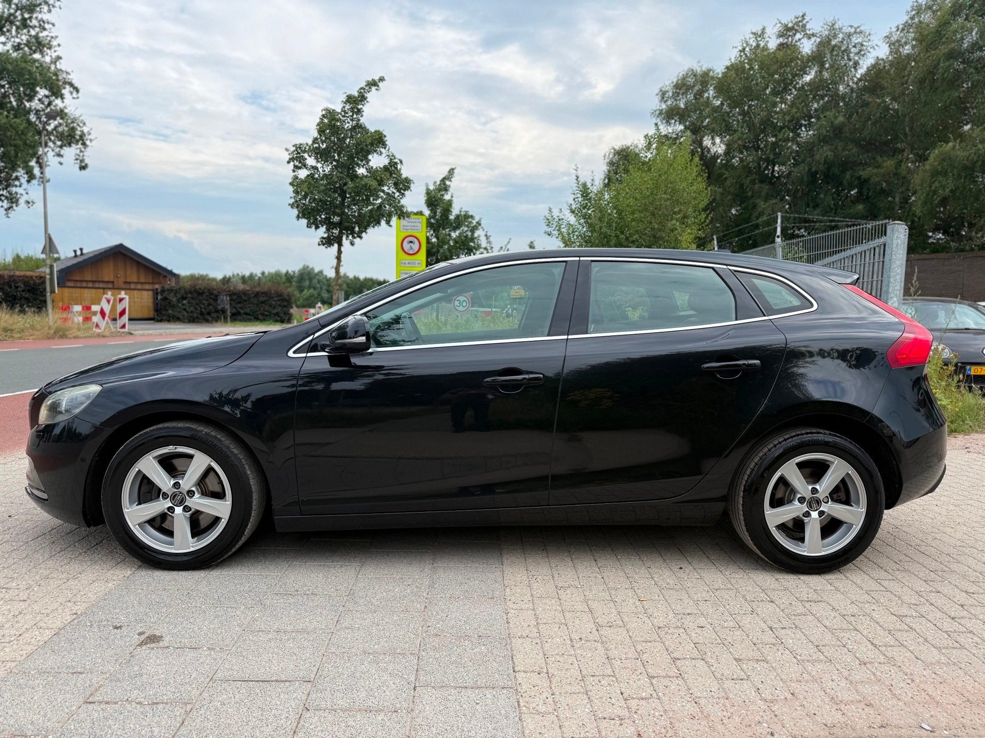 Volvo V40 2.0 D4 Ocean Race Business Airco Cruise Navi PDC, Voorwielaandrijving, Euro 5, Zwart, Bedrijf