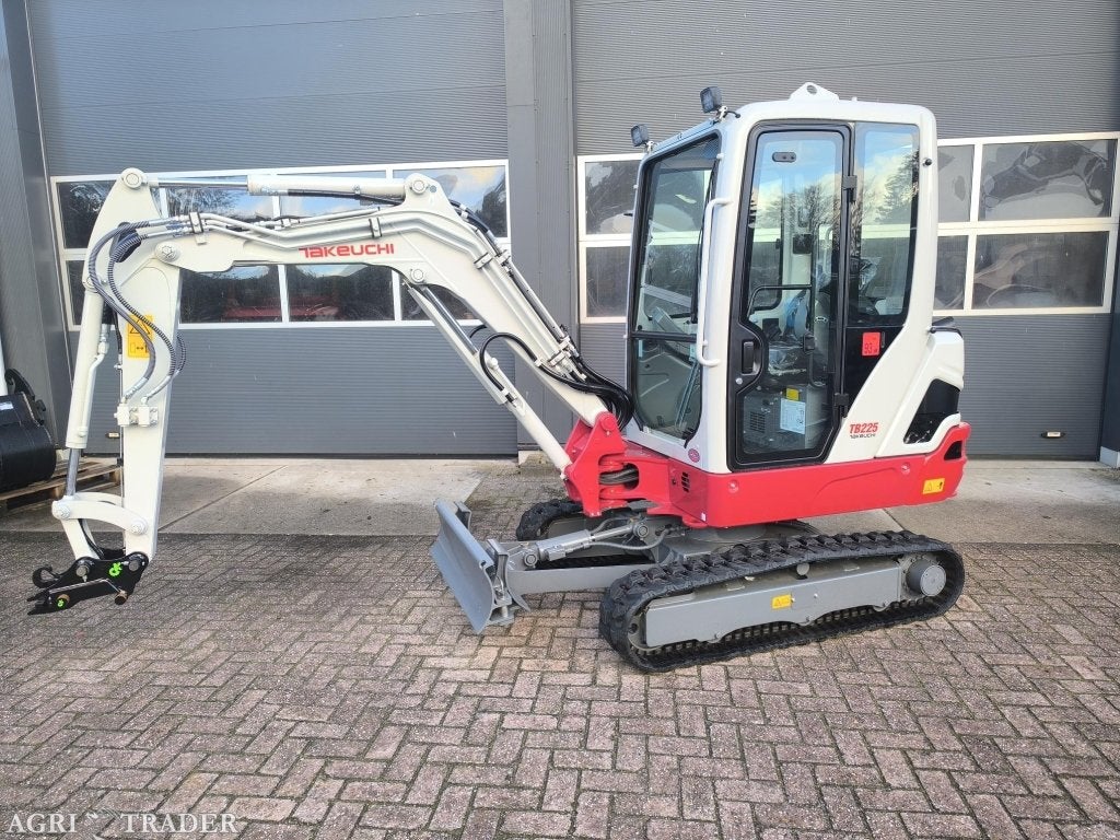 TAKEUCHI TB225, -, Niet opgegeven, Ophalen of Verzenden, Niet opgegeven