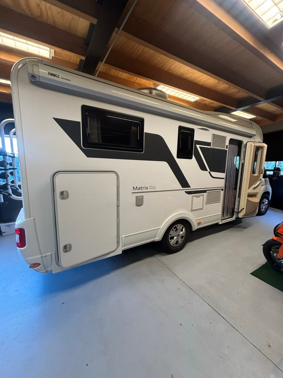 Adria Matrix 670 SL - Ruime camper voor 5 personen, Caravans en Kamperen, Fietsendrager, Douche, Bedrijf, Adria