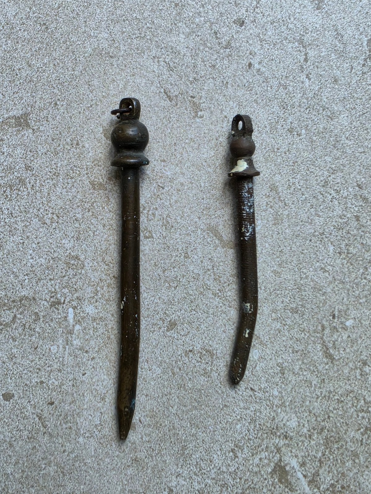 2 antieke raam pennen om schuifraam vast te zetten, Ophalen of Verzenden, Koper of Messing