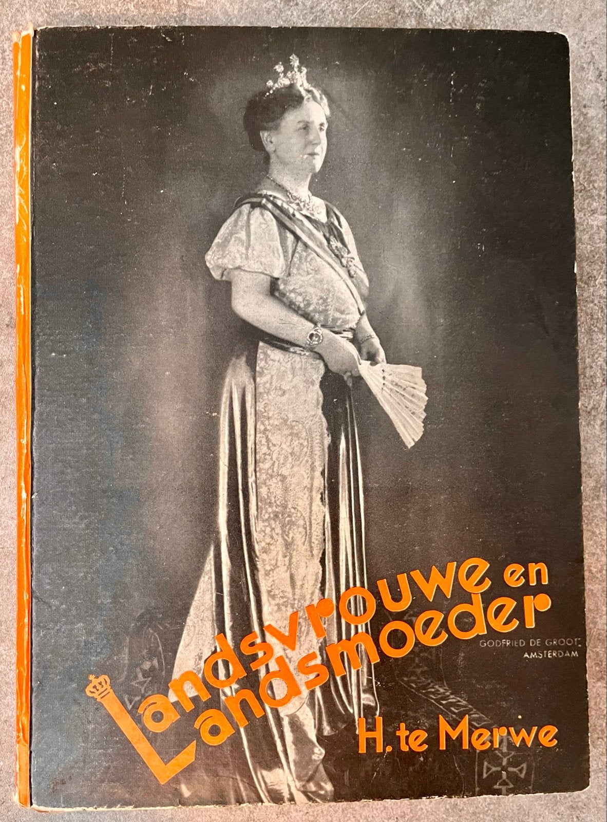 Boeken over Koningin Wilhelmina en het Koninklijk Huis, Verzamelen, Ophalen of Verzenden