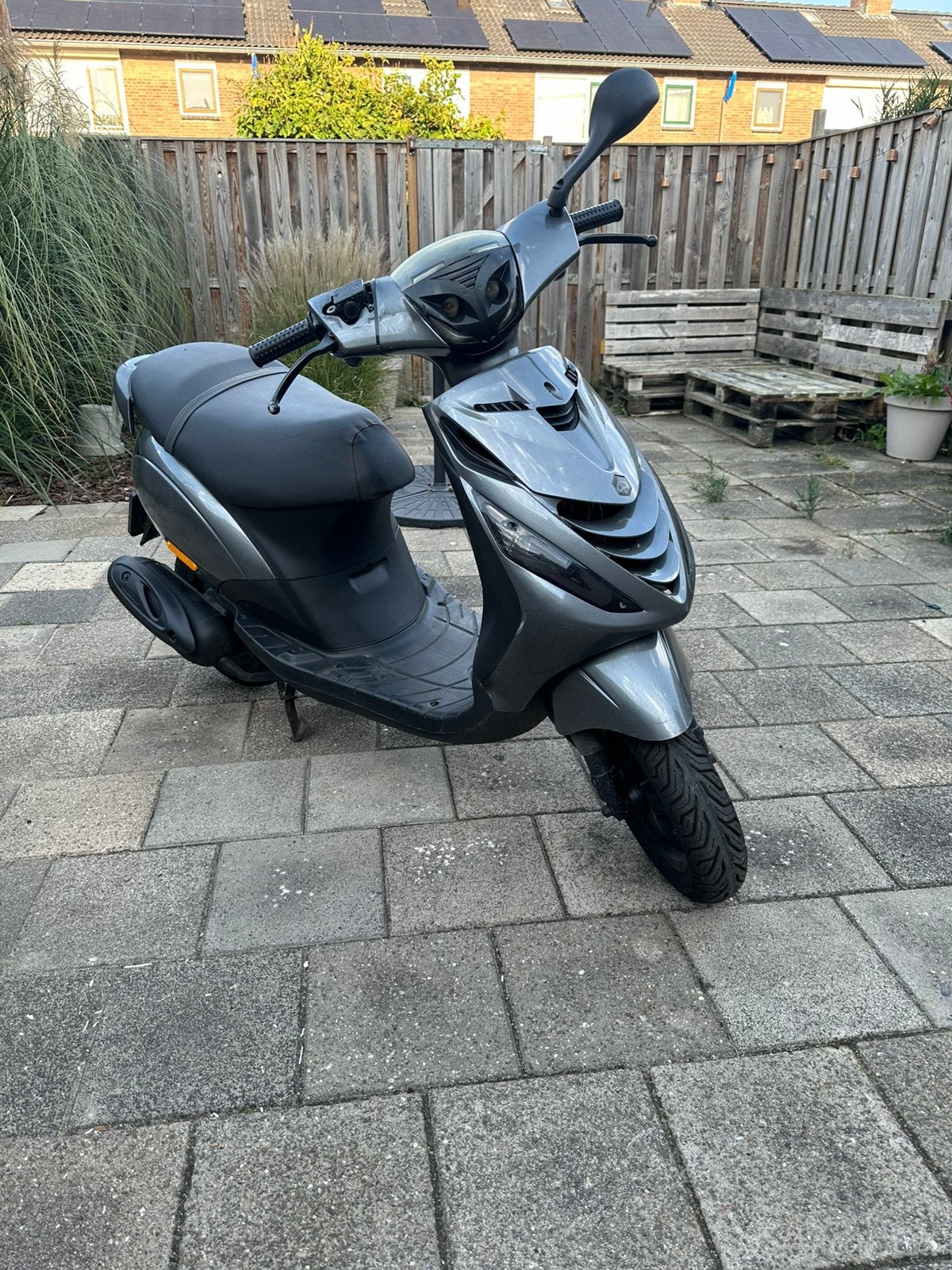 Piaggio Zip 4-takt 50cc brom (2009) Maakt geluid bij rijden, Fietsen en Brommers, Ophalen, Gebruikt, Maximaal 45 km/u, Zip