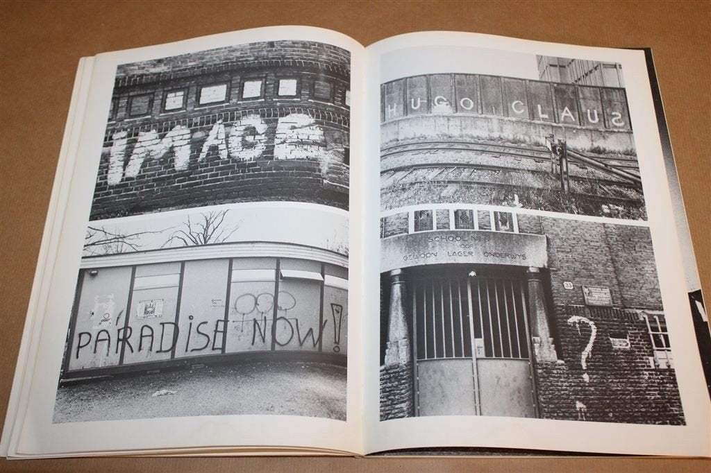 Wij zijn gek — Fotoboek Nederlandse Straatkunst Jaren 70, Boeken, Ophalen of Verzenden, Gelezen