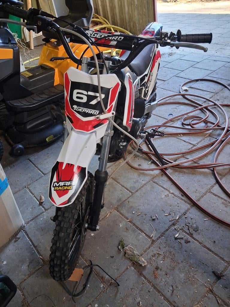 Pitbike 125cc - Zo goed als nieuw, 80km/u, Fietsen en Brommers, Minibikes, Midibikes en Pitbikes, Schijfrem, 125 cc, Ophalen of Verzenden