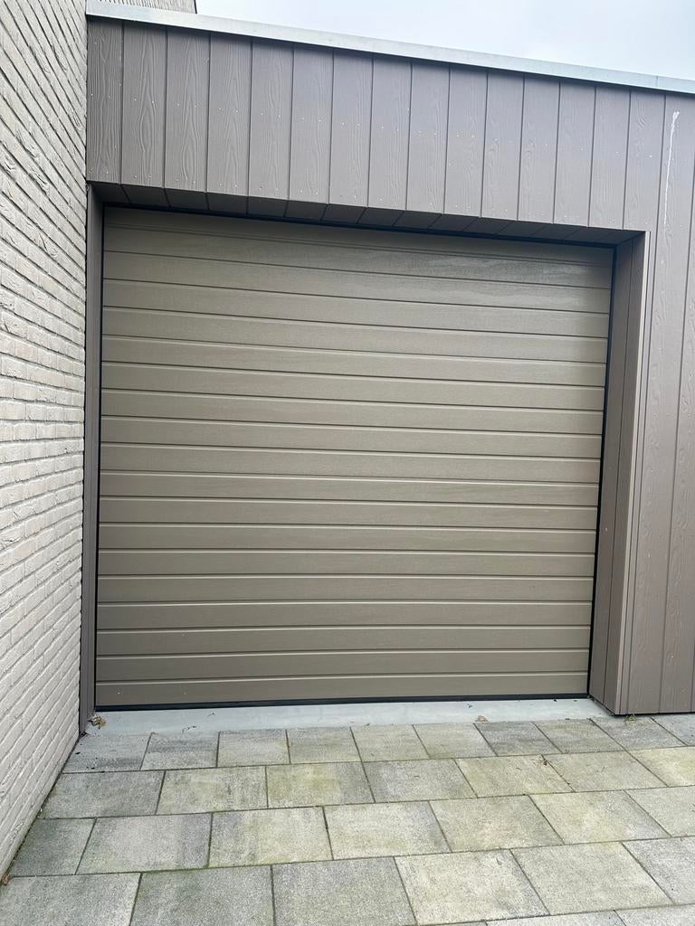 Zo goed als nieuwe roldeur, incl. afstandsbedieningen, Garagedeur, Ophalen of Verzenden, Zo goed als nieuw, Metaal