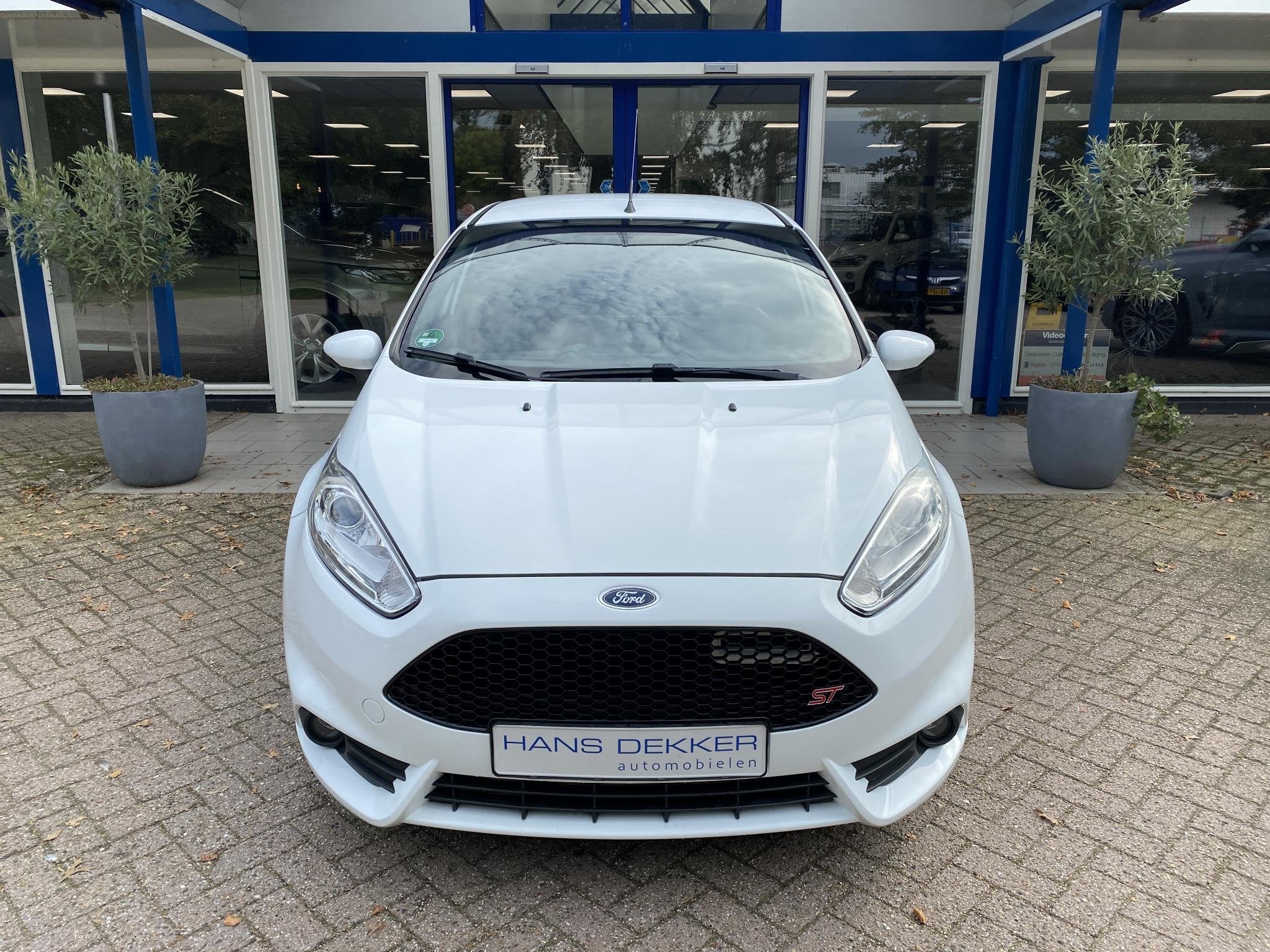 Ford Fiesta 1.6 ST 5 deurs / Milltek Uitlaat / Recaro stoele, Voorwielaandrijving, 1596 cc, Gebruikt, Euro 6