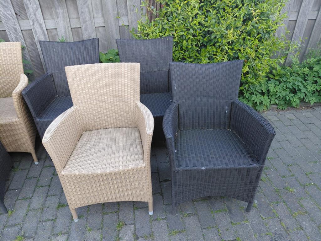 Tuinstoelen 5 beige en 6 zwarte met kussens, Ophalen, Kunststof