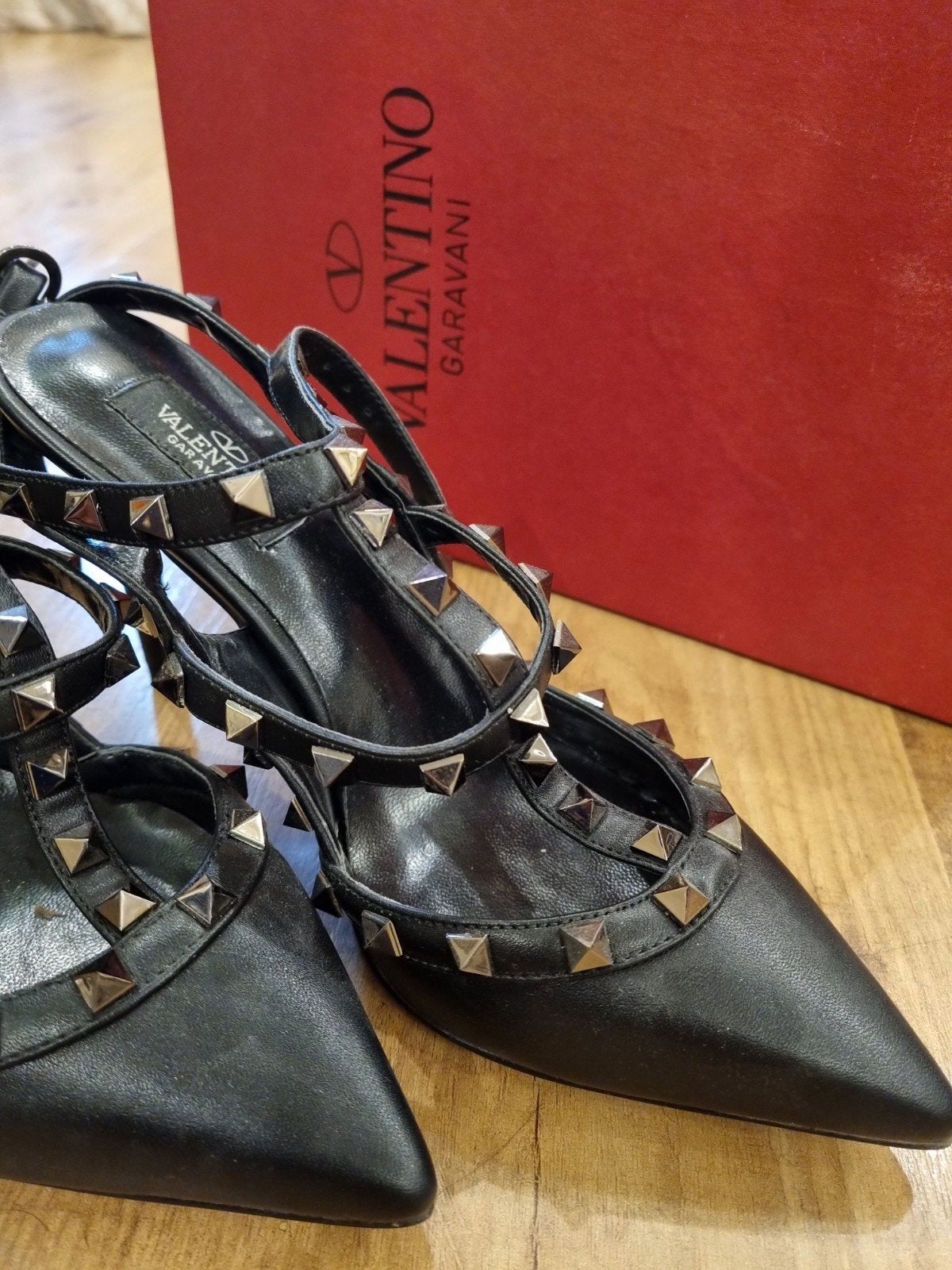 Valentino Garavani Rockstud geïnspireerde hakken, Pumps, Zwart, Ophalen of Verzenden, Zo goed als nieuw
