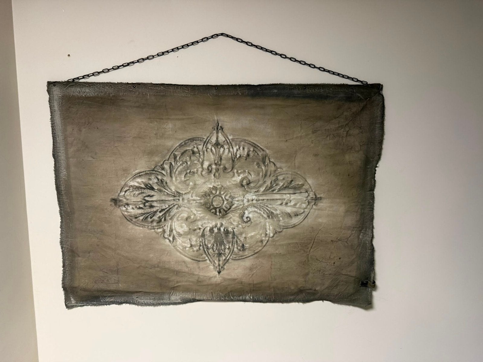 Decoratief wandkleed met barokke ornamenten, Ophalen, 145 cm, Textiel, Decoratieobject