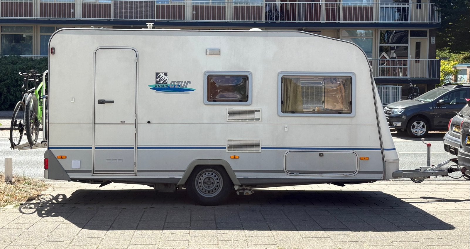Knaus Azur 450 + mover + voortent + BT acculader app, Schokbreker, Vast bed, Treinzit, 750 - 1000 kg