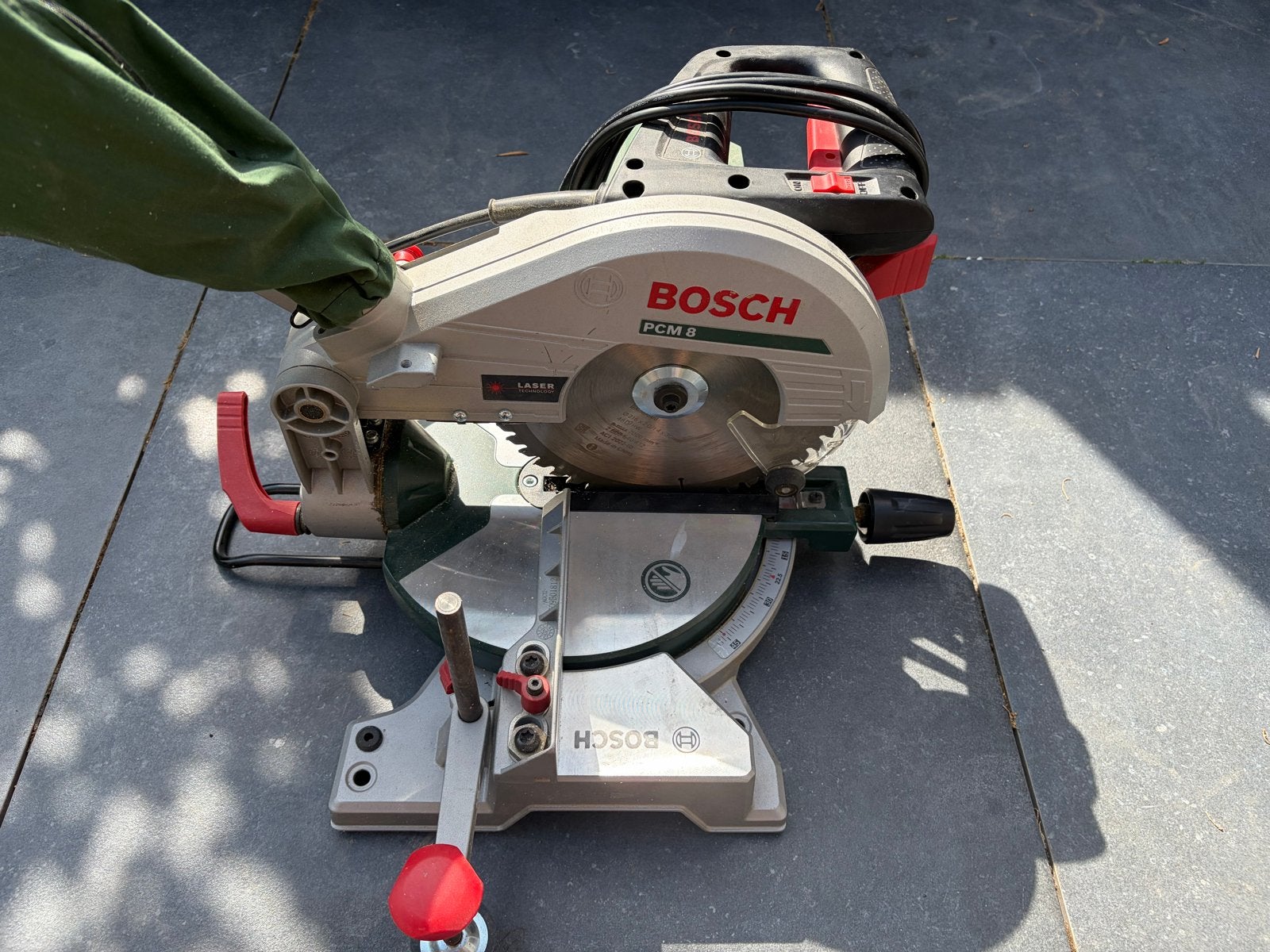 Bosch PCM 8 Afkortzaag - Zeer Goede Staat, Compleet, 600 tot 1200 watt, Ophalen of Verzenden, Zo goed als nieuw, Afkortzaag