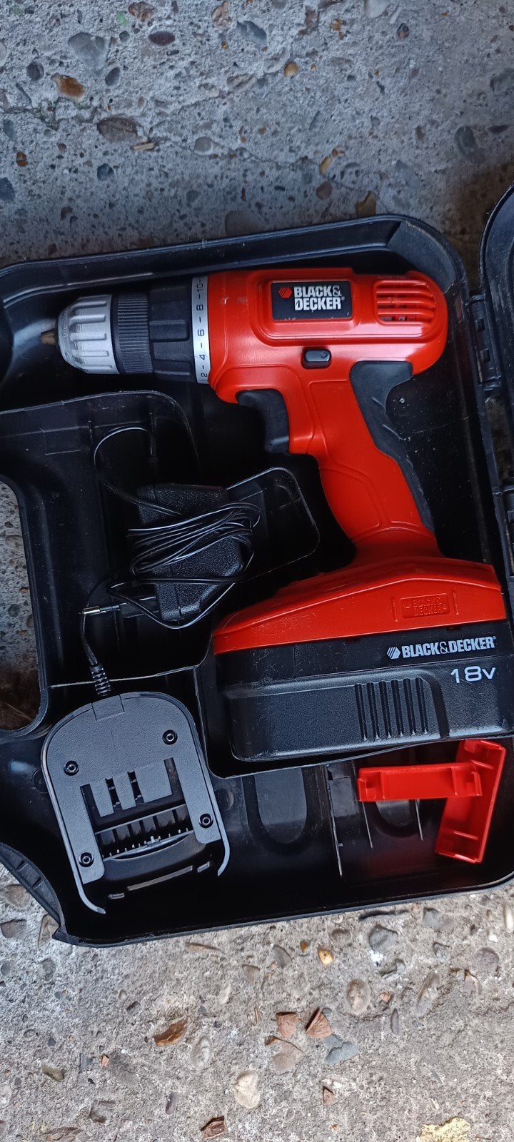 Black & Decker 18V  Schroefboormachine, Ophalen of Verzenden, Gebruikt, Minder dan 400 watt, Boor- en Schroefmachine