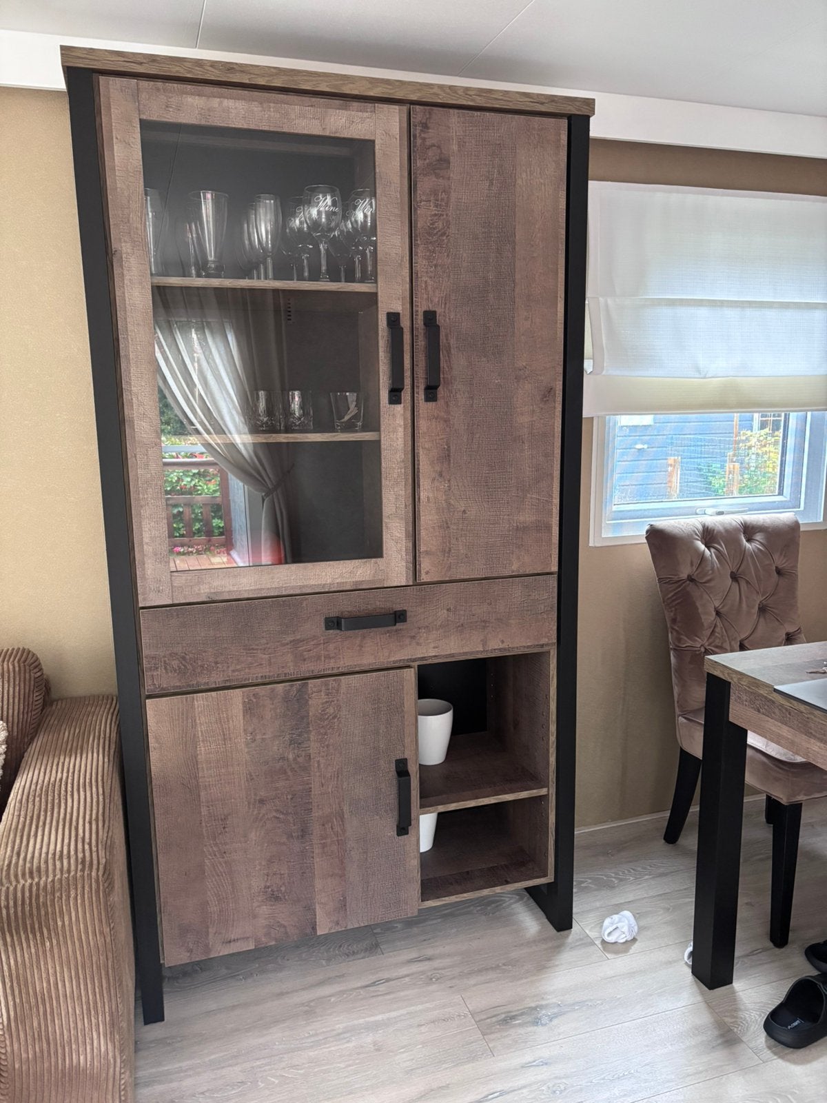 woonkamerset Eerbeek, vitrinekast, salontafel, eettafel …, Ophalen, Overige materialen, 150 tot 200 cm, Zo goed als nieuw
