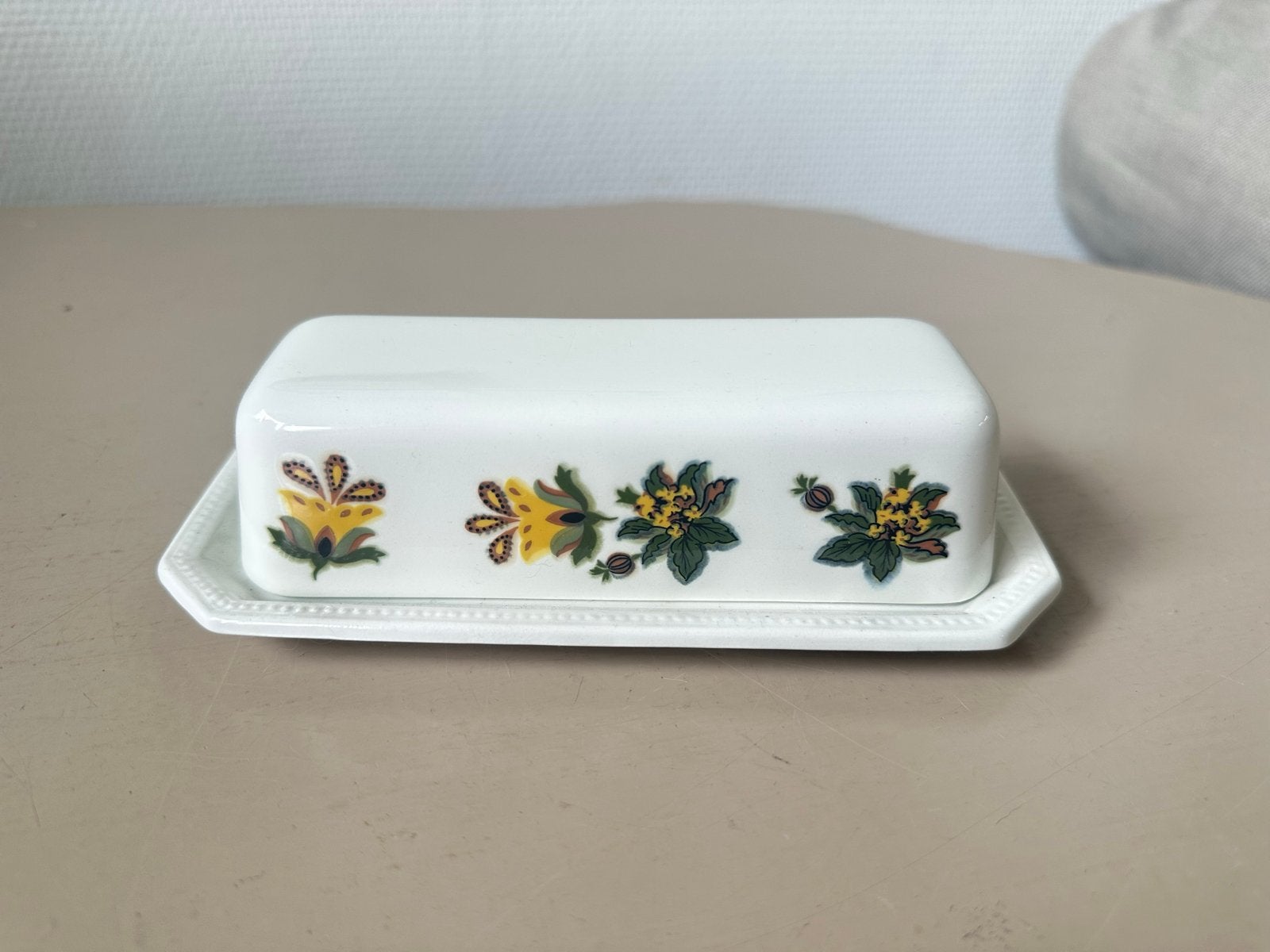 Botervloot Johnson Bros, England met bloemmotief, Ophalen of Verzenden