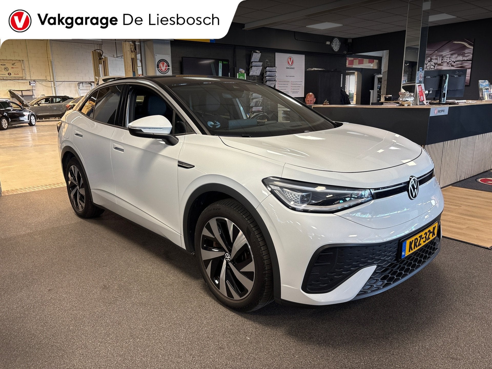 Volkswagen ID.5 Pro 77 kWh / Soh 95,2 / warmtepomp / trekhaa, Auto's, Volkswagen, Automaat, Achterwielaandrijving, Leder en Stof