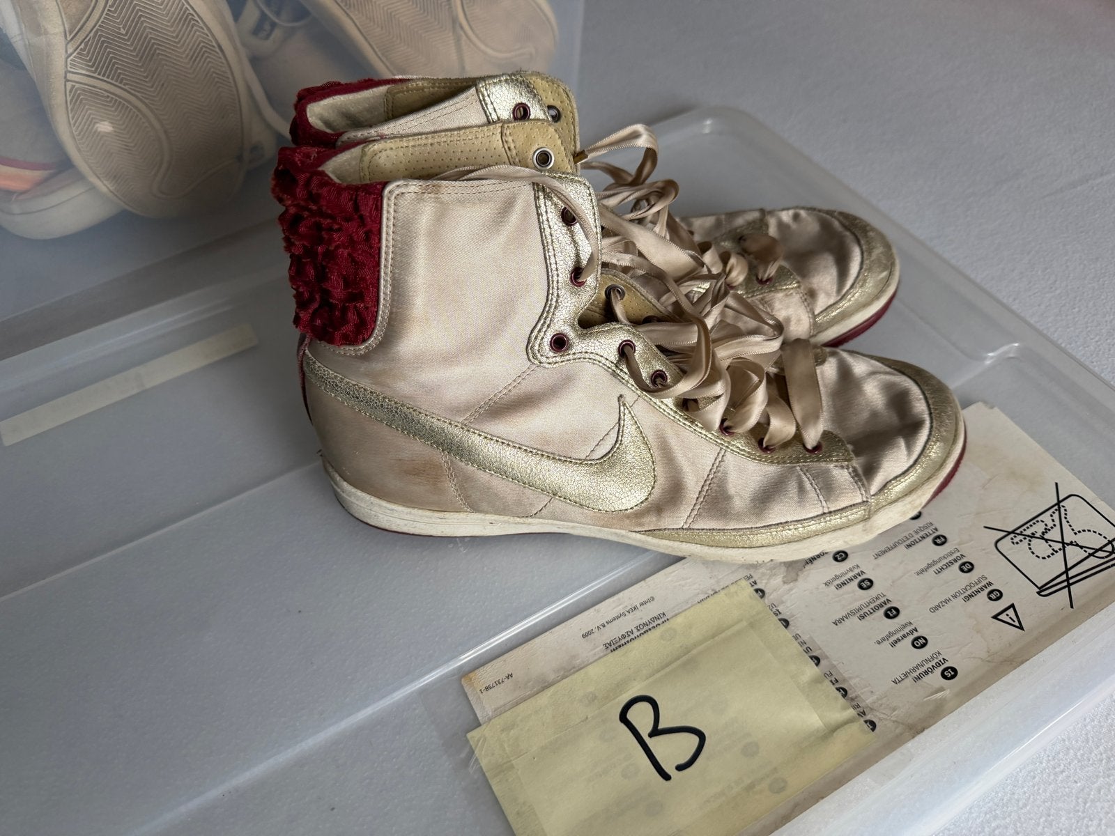 Nike Blazer High Premium - Goud/Rood - Maat 41, Verzenden, Zo goed als nieuw, Overige kleuren, Sneakers of Gympen