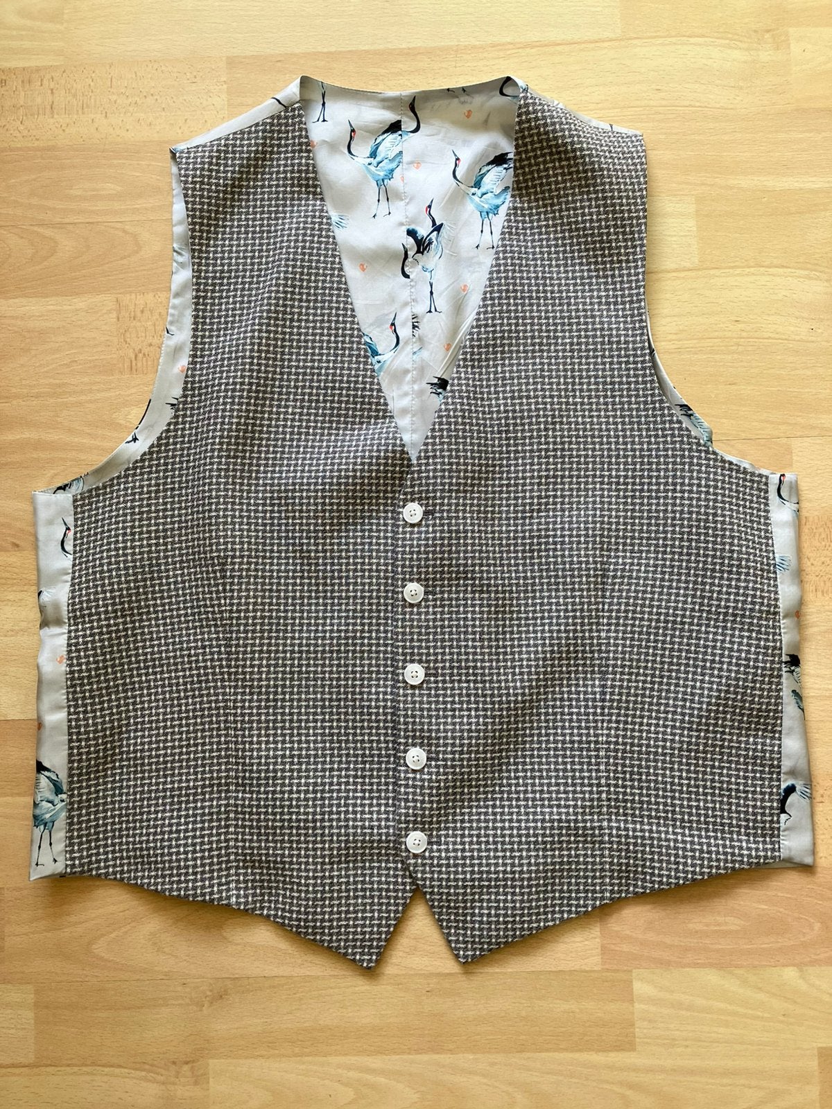 Aparte wollen gilet grijs ruitje+voering met vogels M zgan, Ophalen of Verzenden, Zo goed als nieuw, Maat 48/50 (M), Grijs