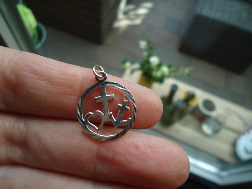 mooie echt zilveren hanger geloof hoop en liefde gemerkt, Ophalen of Verzenden, Zo goed als nieuw, Kruis of Symbool, Zilver