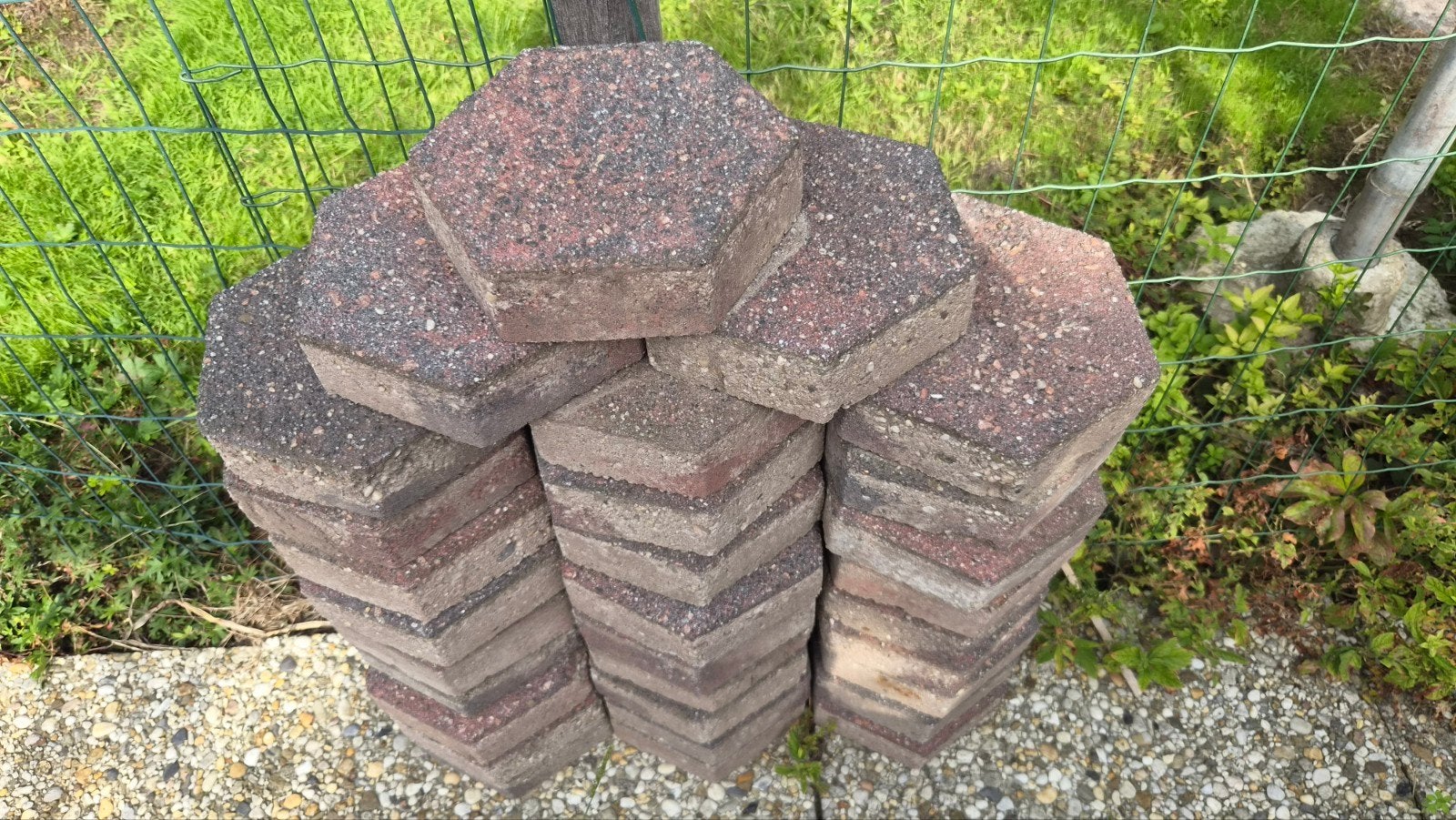 gratis 34x tegel rood 6kant 20cm, Ophalen of Verzenden, Gebruikt, Beton, Terrastegels
